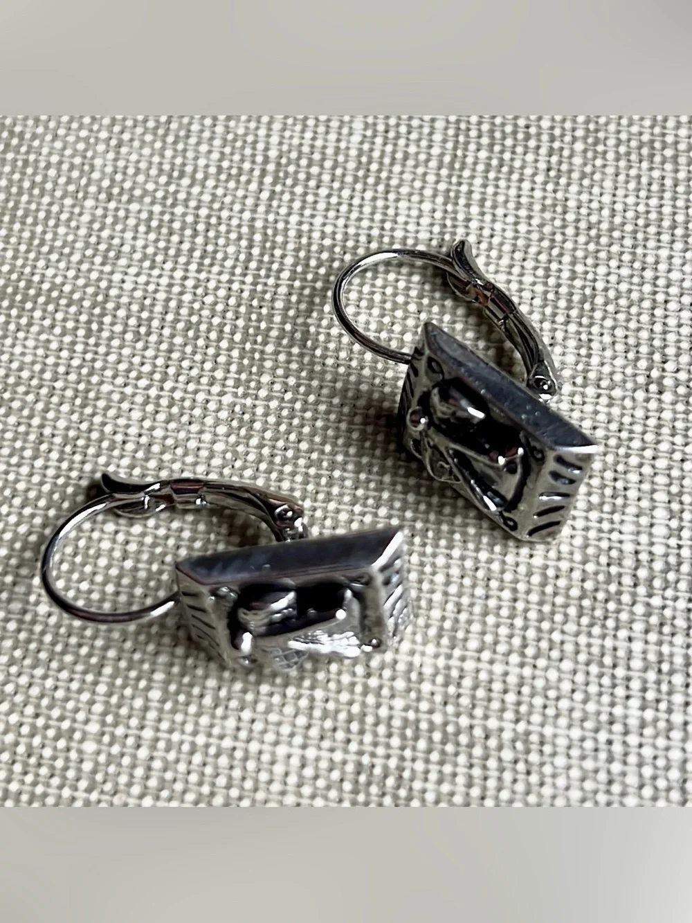 Women’s Silver Tone Embossed Angel Textured Accent rectangular Earrings NWOT